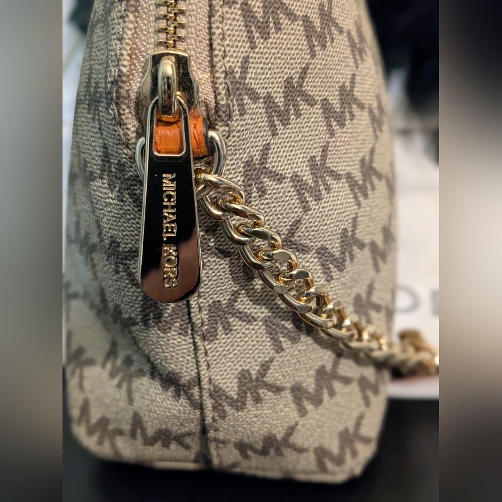 Michael Kors Cindy Saffiano Leather Dome Satchel Crossbody Bag & DUST BAG - Picture 7 of 15